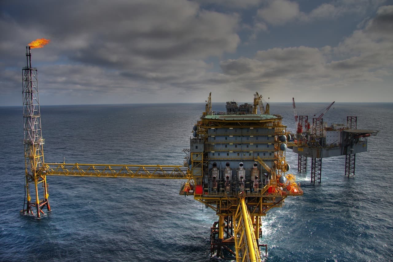 Tether's investment arm completes first crude oil transaction